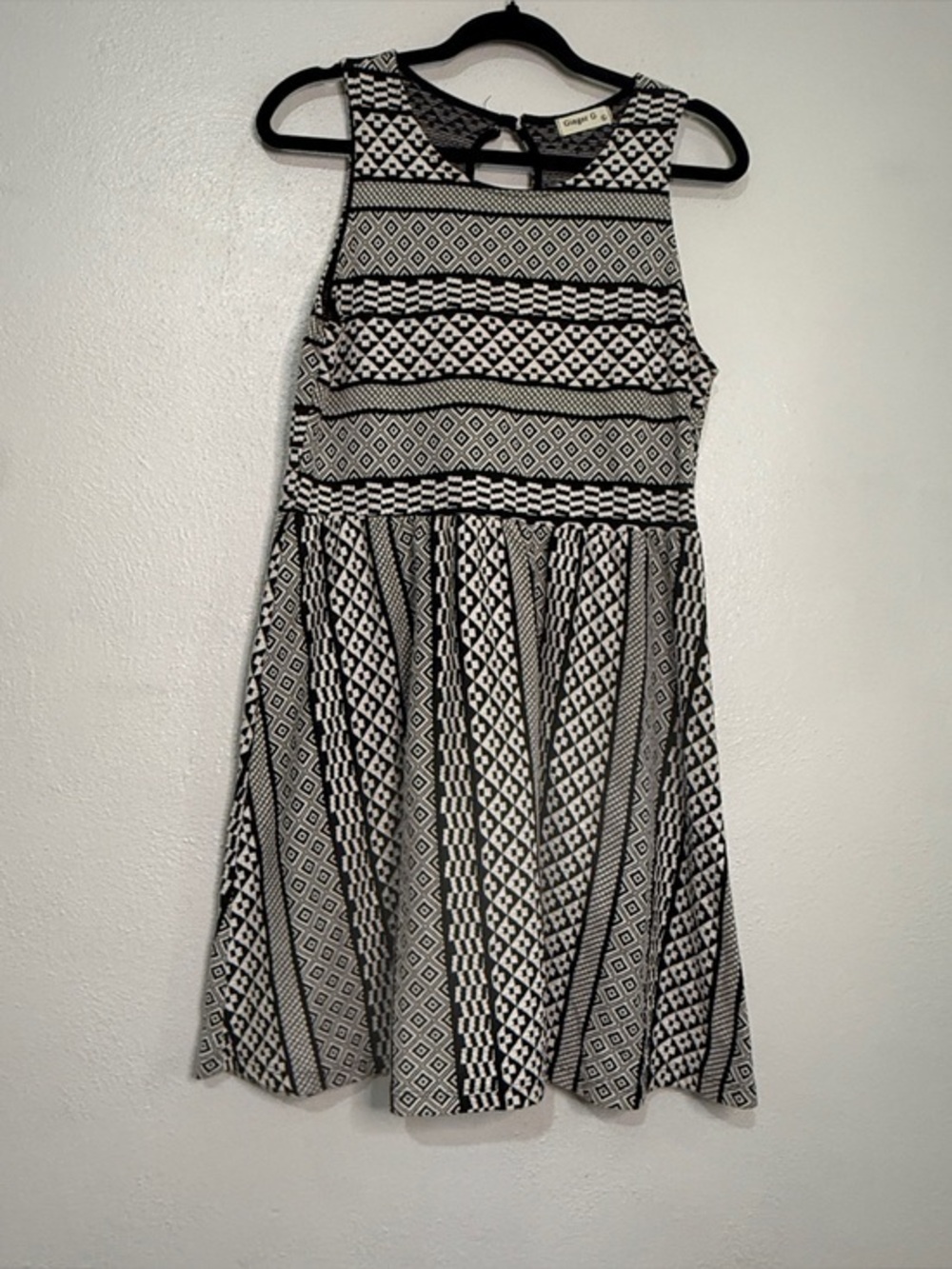 Ginger G. Sleeveless Black & White Patterned Fit-and-Flare Dress. Girls - Sz L.